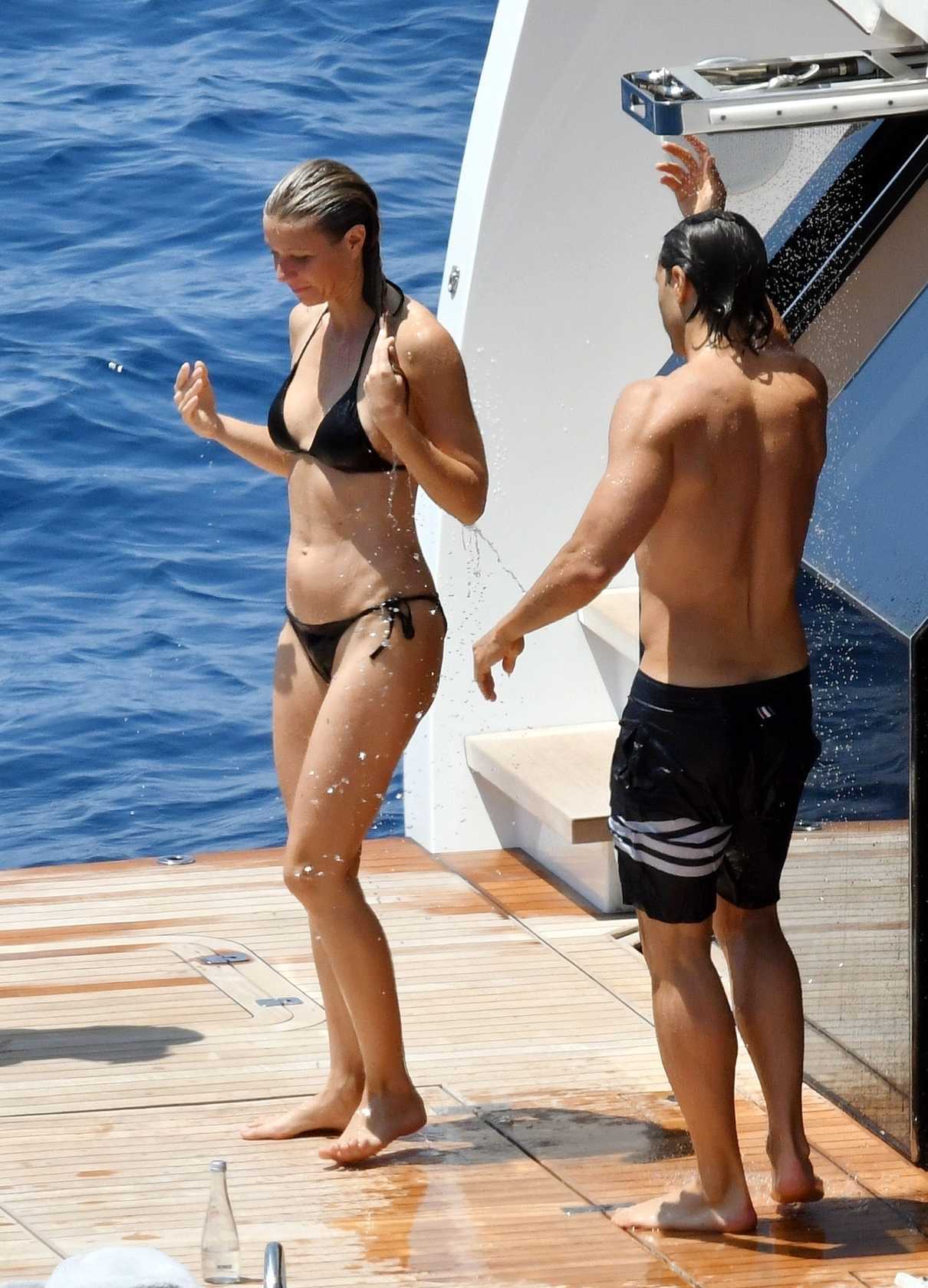 Gwyneth Paltrow in Bikini on a Luxury Yacht in Capri 06/23/2018-1