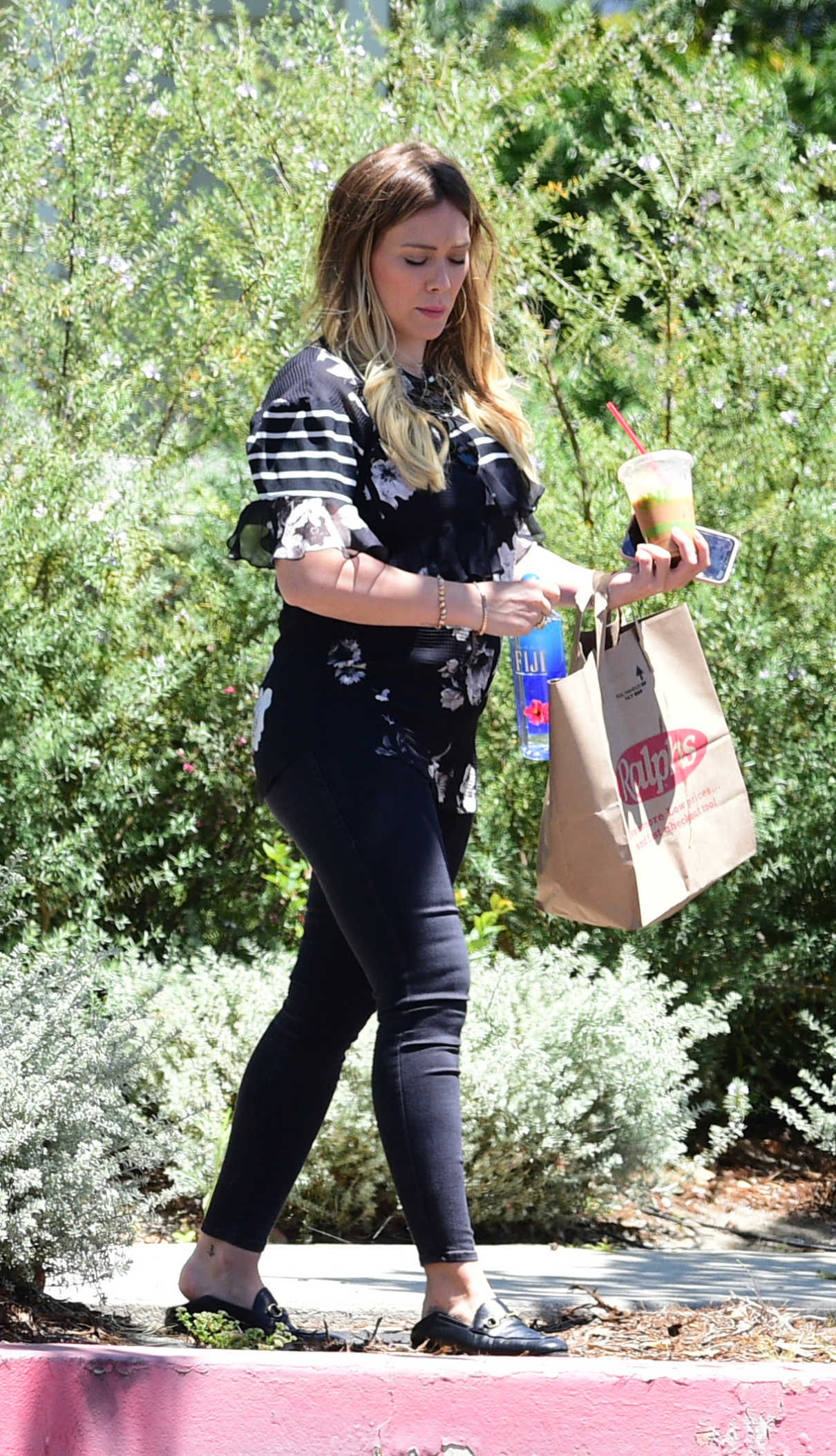 Hilary Duff Was Spotted Out in Studio City 06/10/2018-4