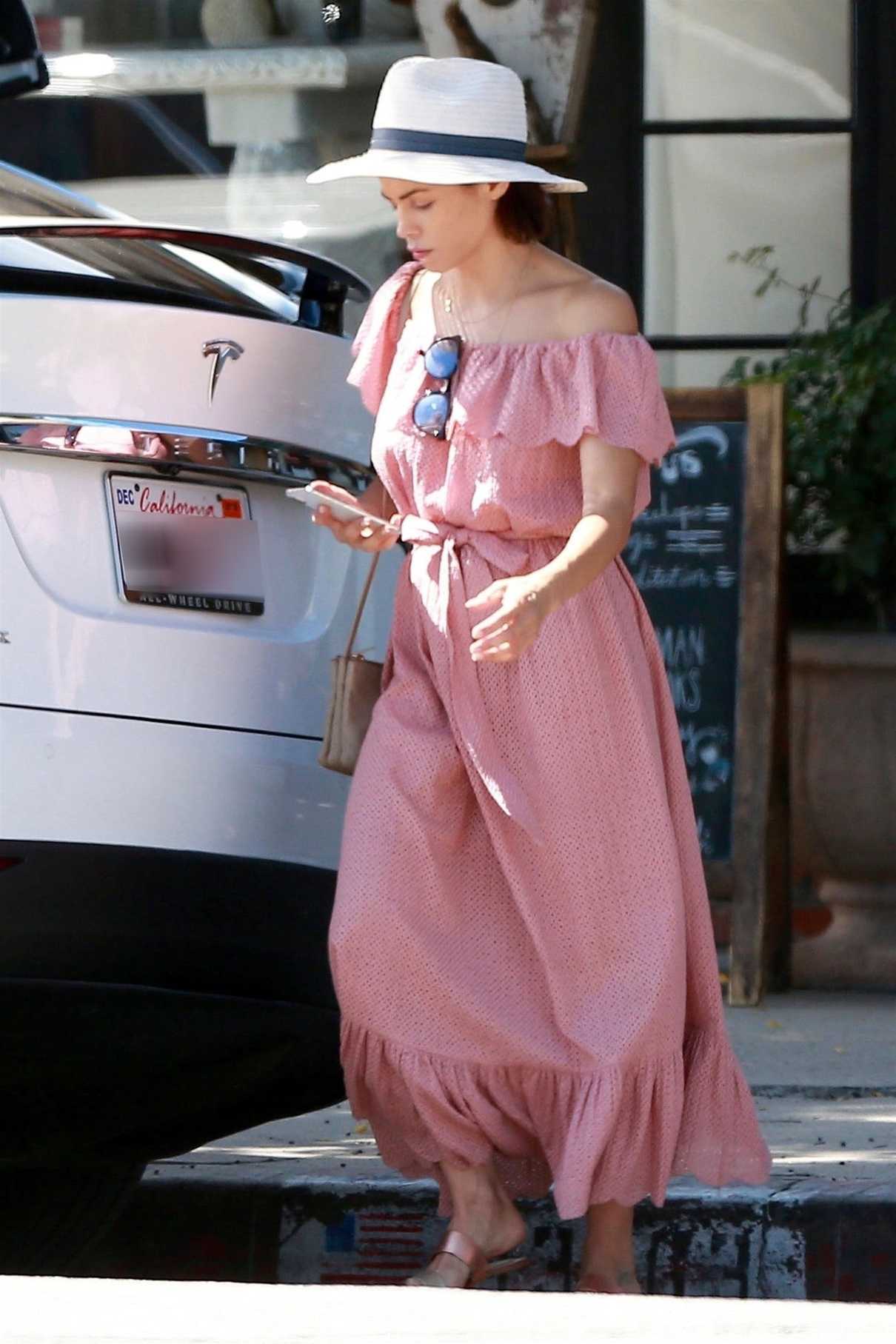 Jenna Dewan Does Some Afternoon Shopping in Studio City 06/15/2018-4