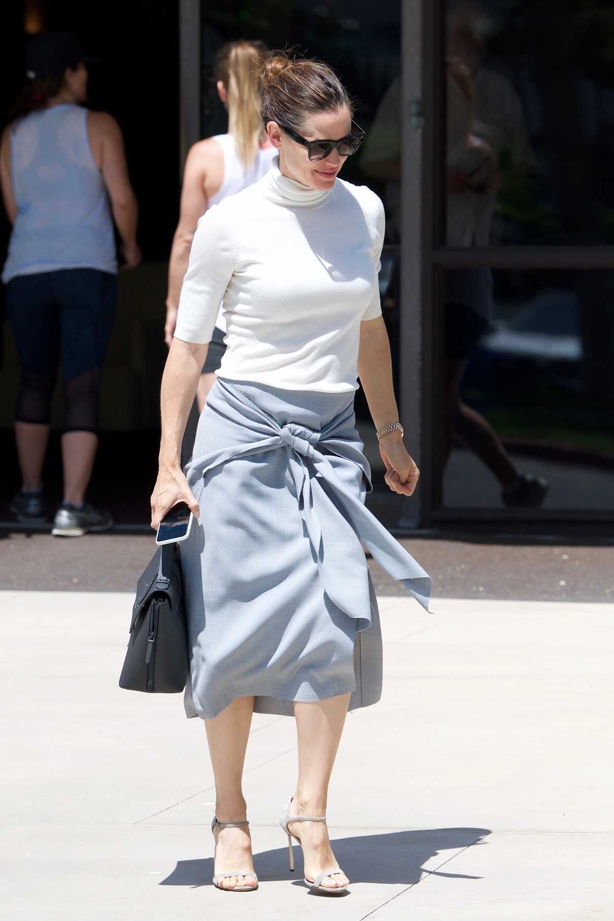 Jennifer Garner Leaves Her Weekly Church Service in Pacific Palisades 06/10/2018-3