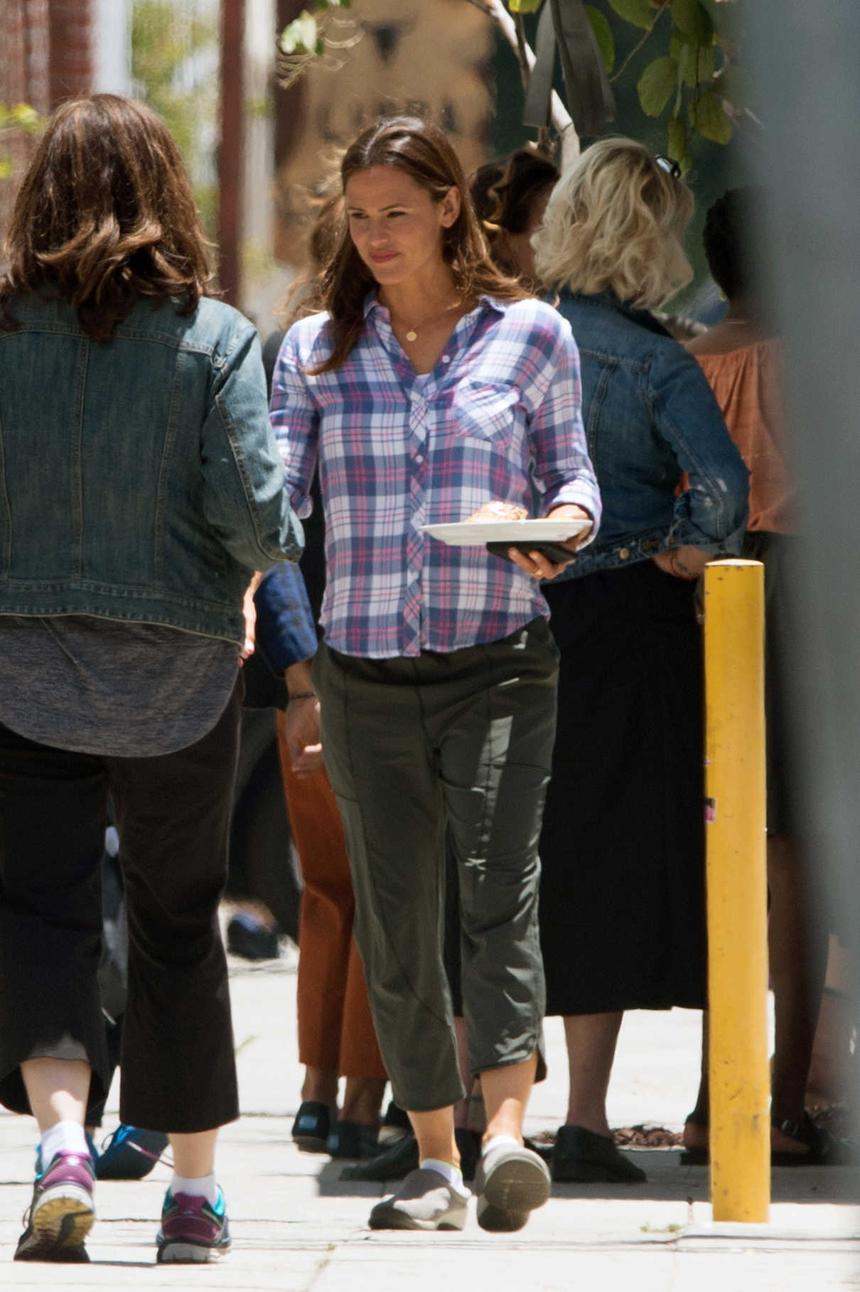 Jennifer Garner on the Set of the HBO Series Camping in Los Angeles 06/25/2018-3