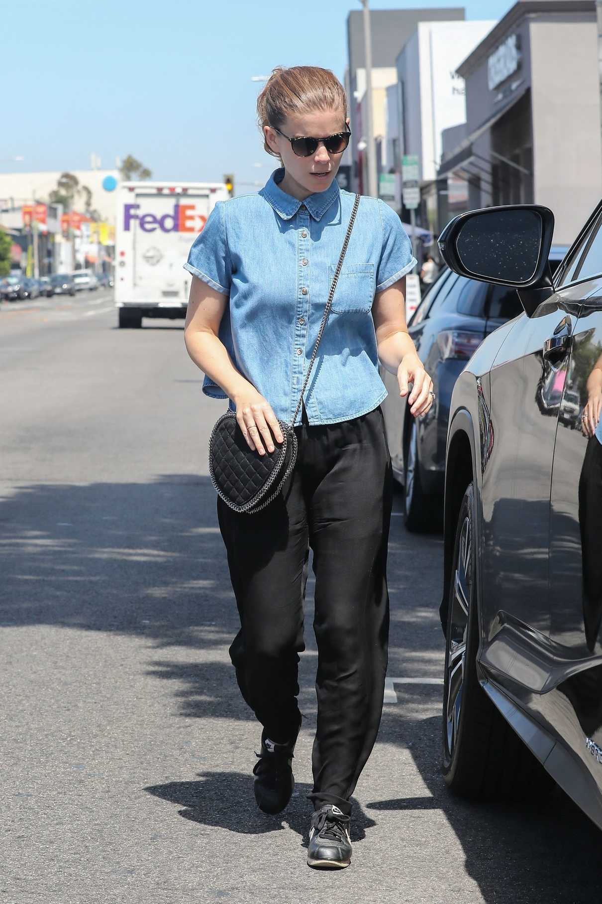 Kate Mara Grabs Lunch at Crossroads in West Hollywood 06/14/2018-4