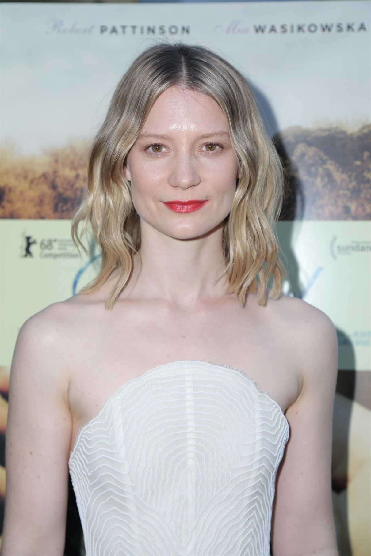 Mia Wasikowska at Damsel Premiere in Los Angeles 06/13/2018-5