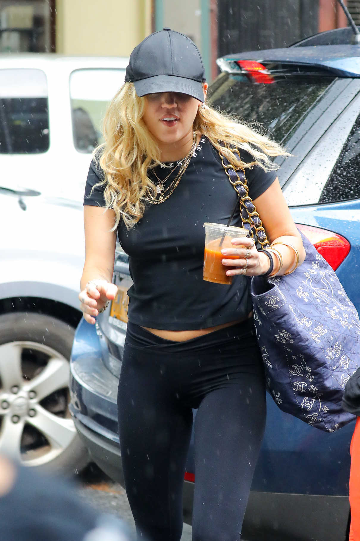 Miley Cyrus Arrives at the Recording Studio in the West Village, New York 06/28/2018-5