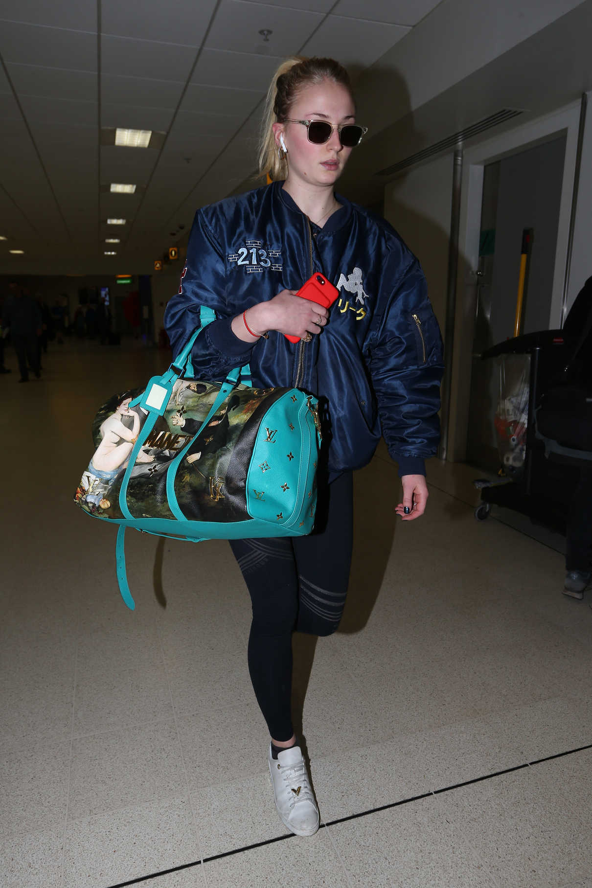 Sophie Turner Arrives at Crowne Plaza Aberdeen Airport in Aberdeen 06/22/2018-3