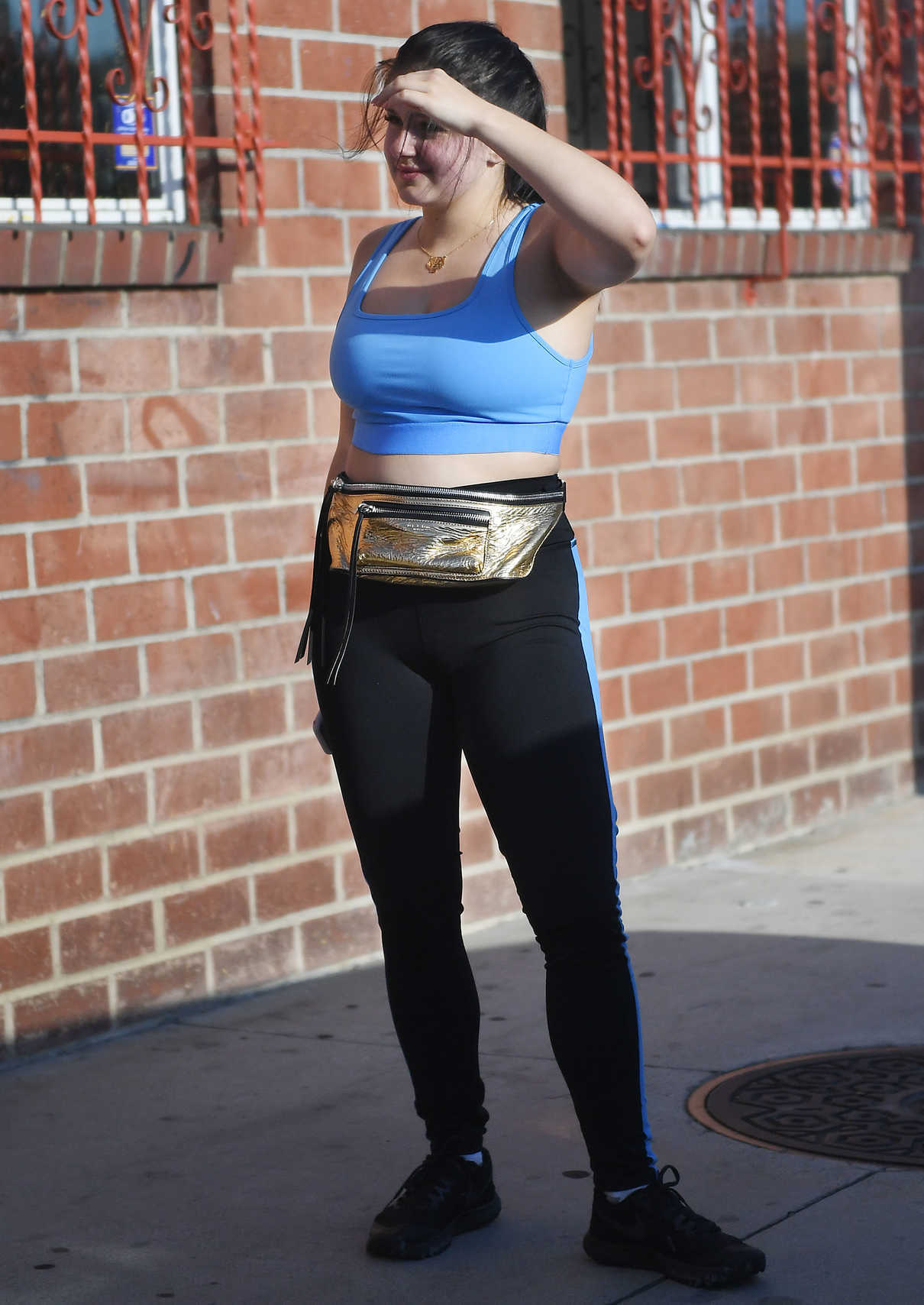 Ariel Winter Wears a Blue Sports Bra as She Leaves the Gym in Los Angeles 07/19/2018-4