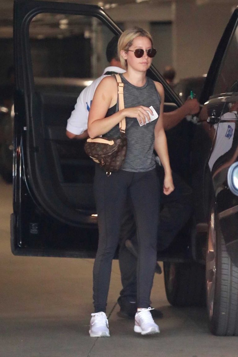 Ashley Tisdale in a Grey Tank Top Goes Grocery Shopping in Los Angeles