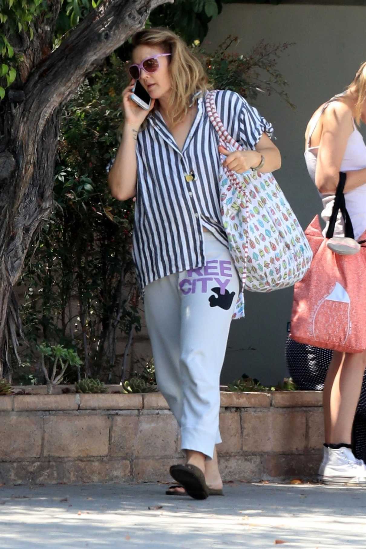 Drew Barrymore Was Seen in a Free City Sweatpants Out in Beverly Hills 07/19/2018-3