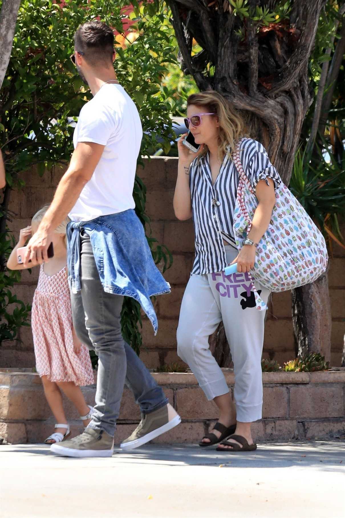 Drew Barrymore Was Seen in a Free City Sweatpants Out in Beverly Hills 07/19/2018-5