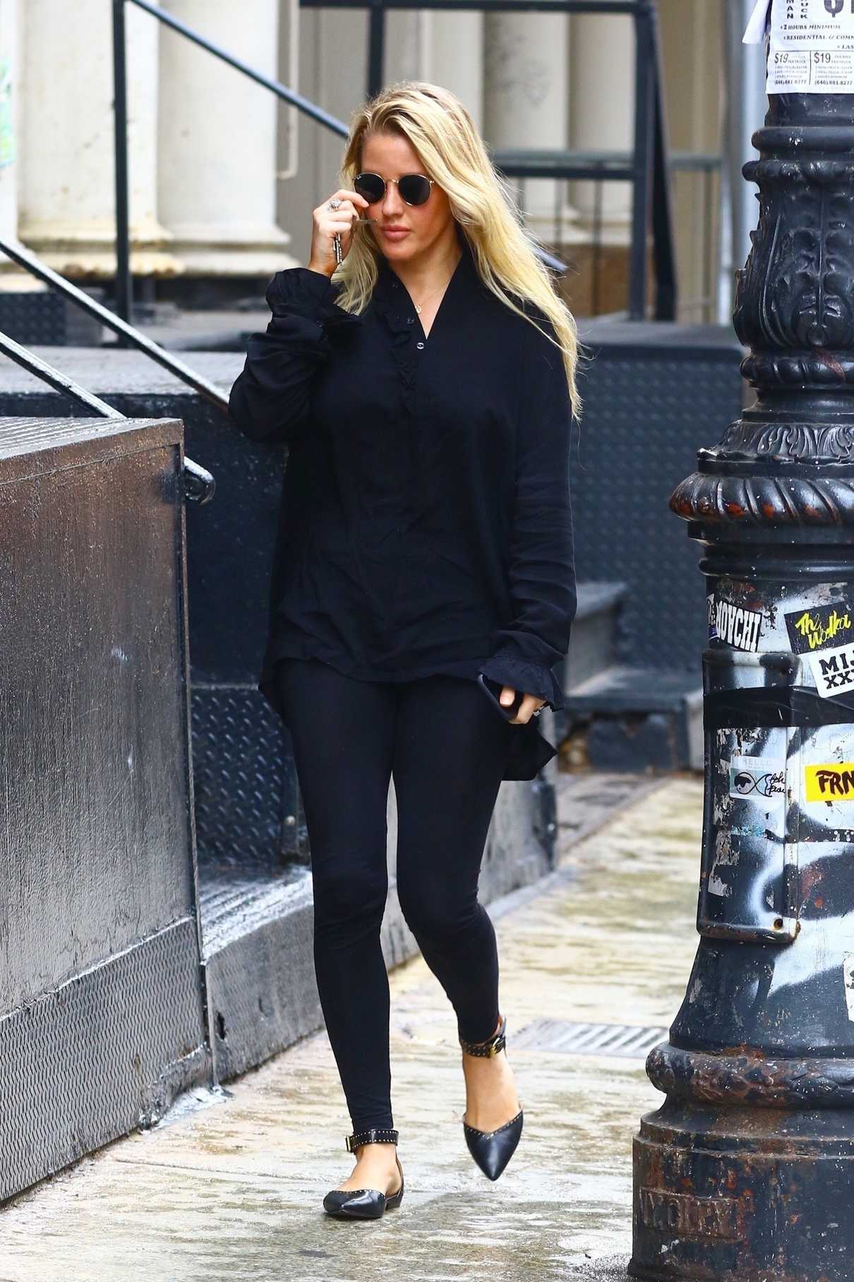 Ellie Goulding in a Black Long Sleeves Blouse