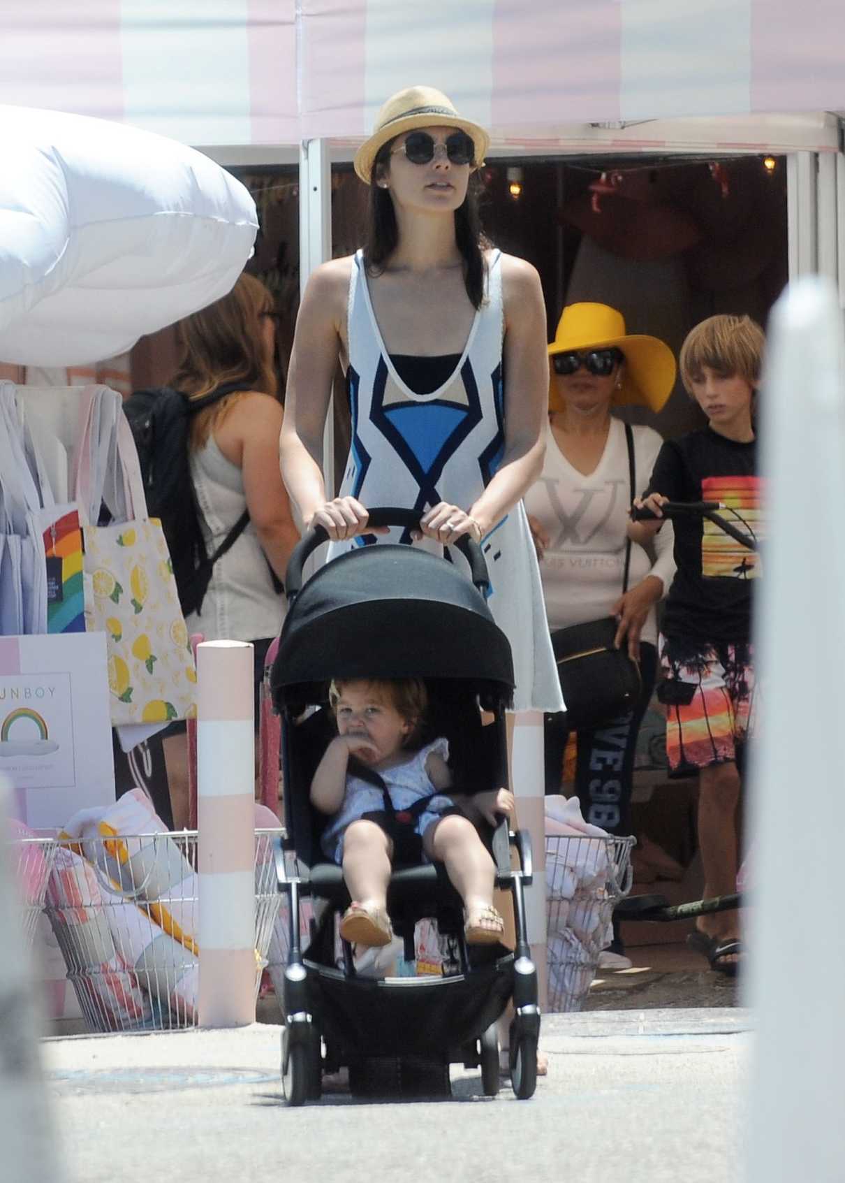Gal Gadot Was Spotted Out with Her Family in Malibu 07/15/2018-2