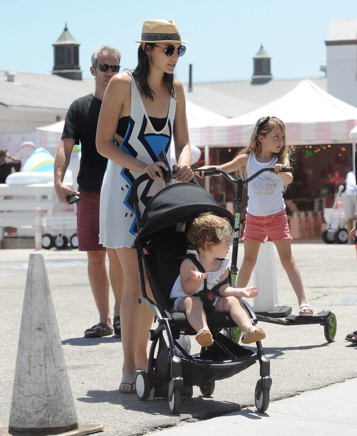 Gal Gadot Was Spotted Out with Her Family in Malibu 07/15/2018-3