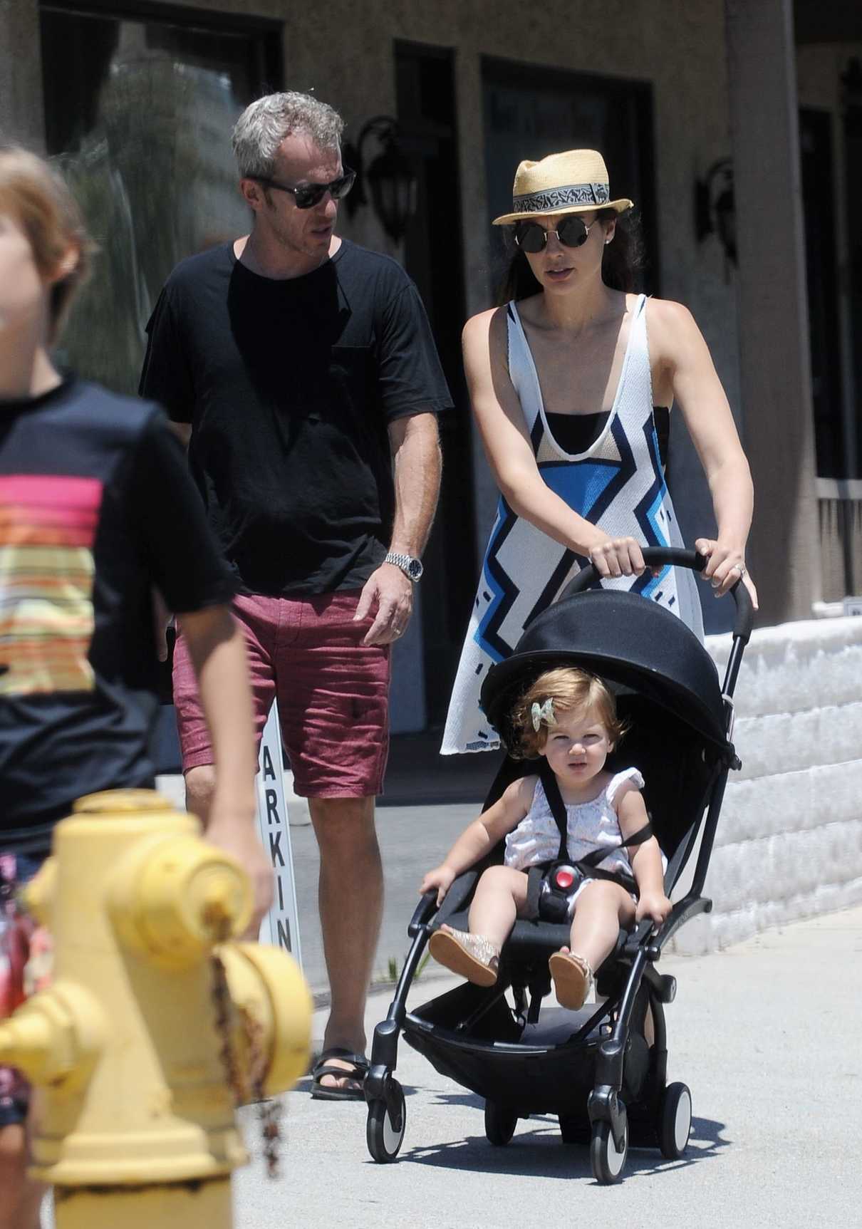Gal Gadot Was Spotted Out with Her Family in Malibu 07/15/2018-4