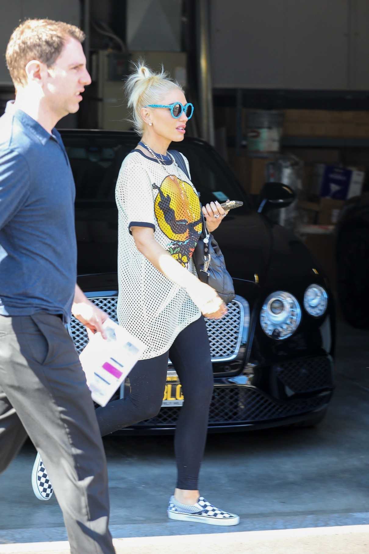 Gwen Stefani Does a Jewelry Shopping at XIV Karats in Beverly Hills 07/05/2018-2