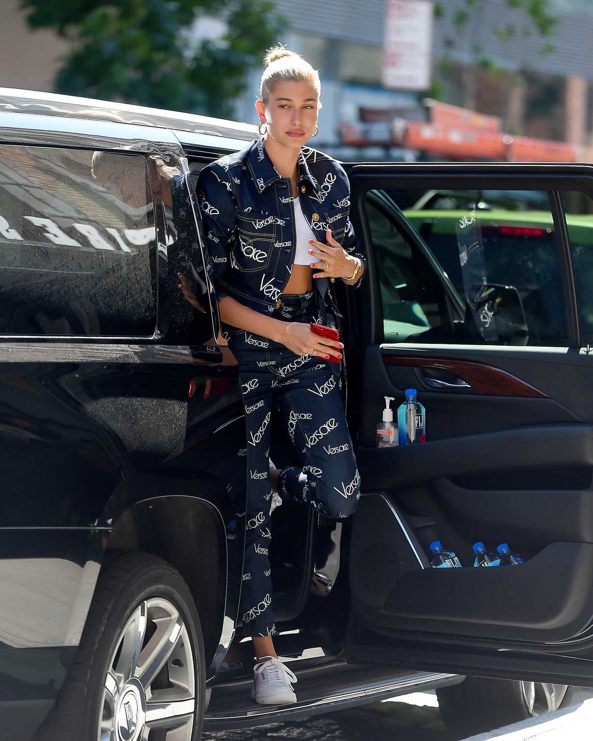 Hailey Baldwin Wears a Versace Outfit in Brooklyn, New York 07/05/2018-2