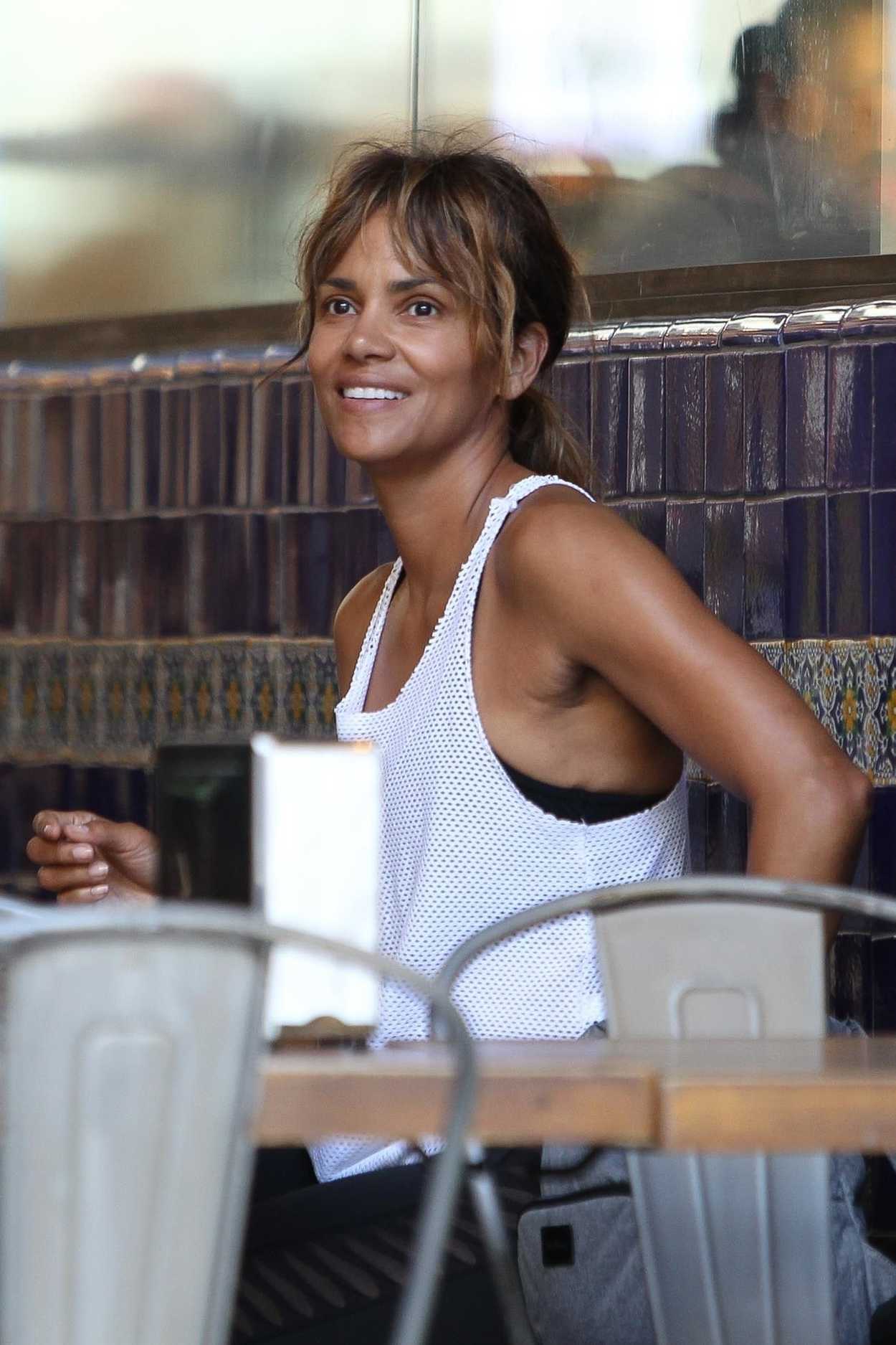 Halle Berry Was Seen in a White Tank Top and New Balance Sneakers Out in Los Angeles 07/14/2018-4