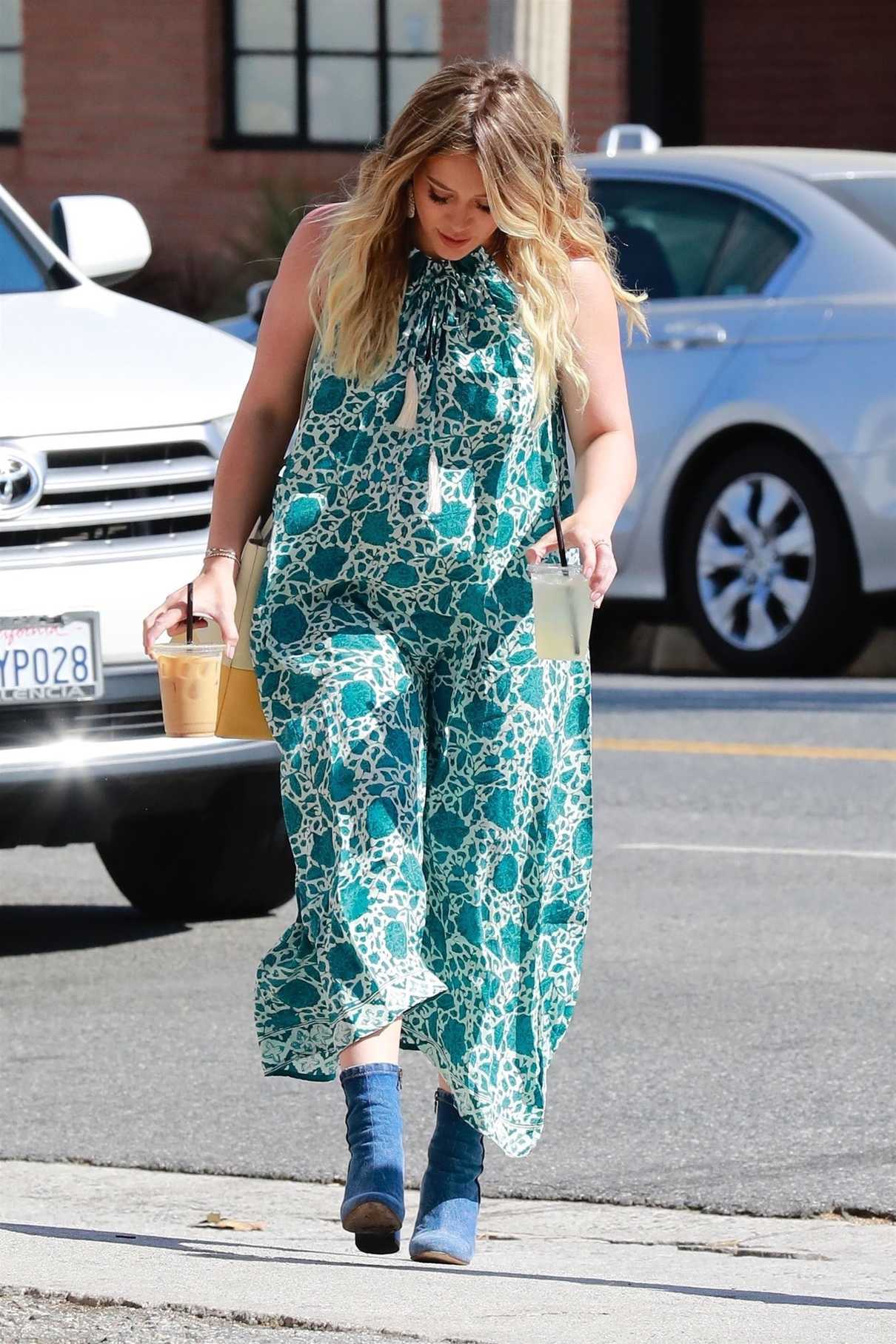 Hilary Duff Stops by Alfred’s Coffee in Studio City 07/13/2018-3