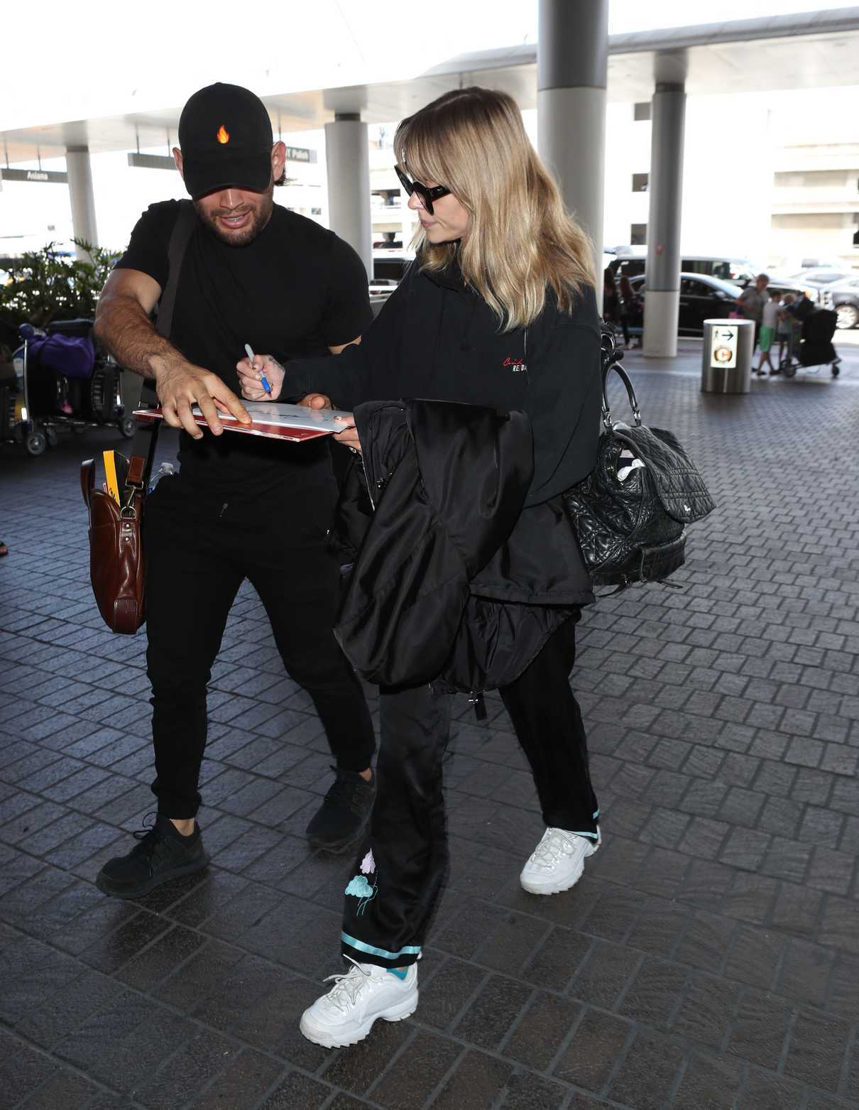 Jaime King Arrives at LAX Airport in Los Angeles 06/29/2018-4