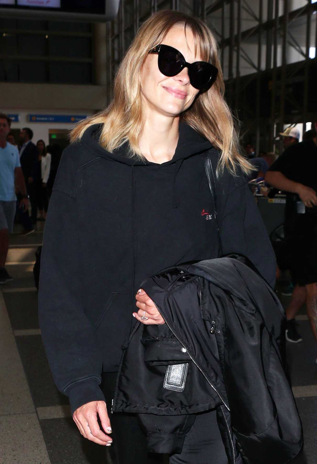 Jaime King Arrives at LAX Airport in Los Angeles 06/29/2018-5