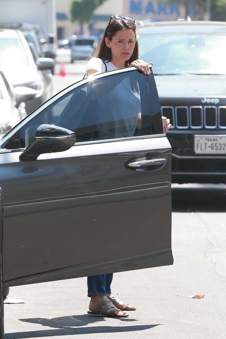 Jennifer Garner Visits the Tony La Maida Original Farm House in North