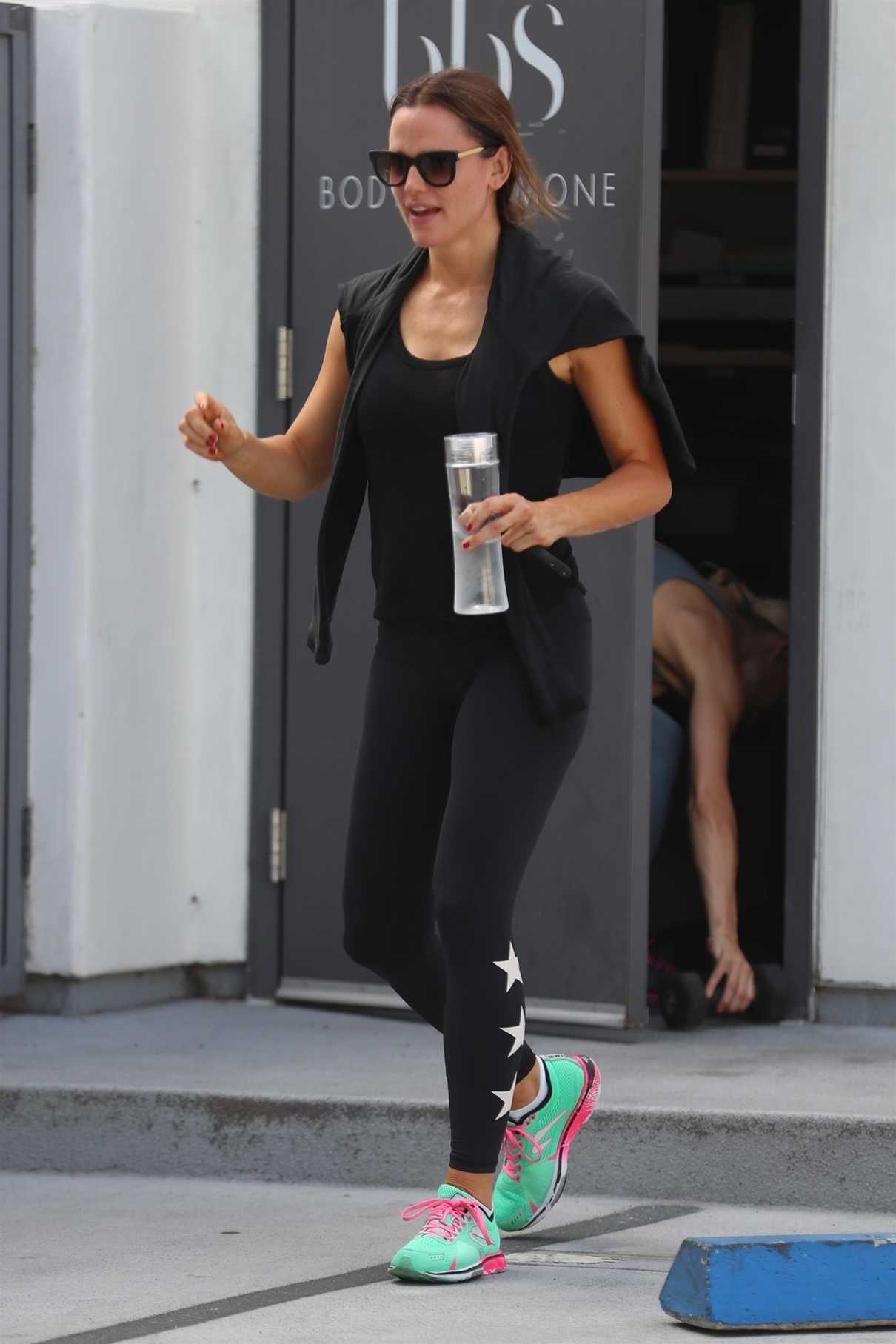 Jennifer Garner Wears a Black Workout Clothes as She Leaves the Body By Simone Gym in West Hollywood 07/21/2018-2