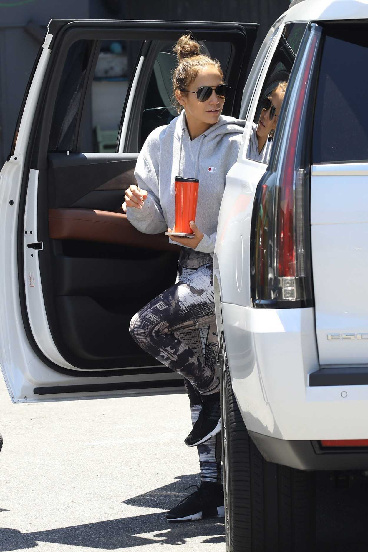 Jennifer Lopez in a Grey Hoody and Nike Sneakers Steps Out for a Morning Workout in Beverly Hills 07/14/2018-2