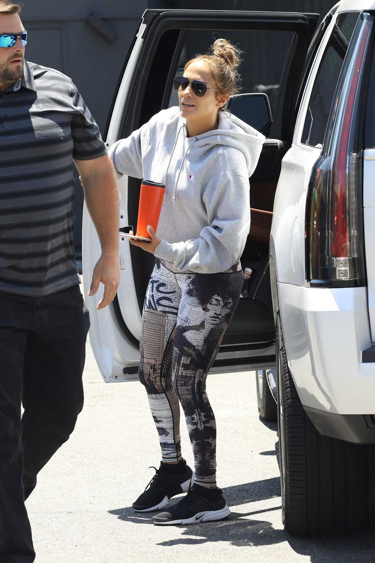 Jennifer Lopez in a Grey Hoody and Nike Sneakers Steps Out for a Morning Workout in Beverly Hills 07/14/2018-4
