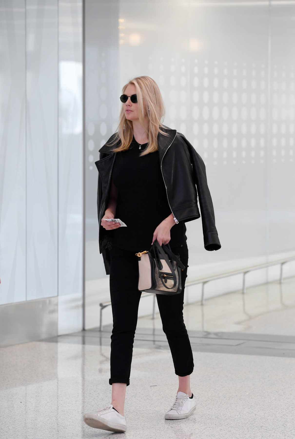 Kate Upton Was Seen at LAX Airport in LA 07/10/2018-4