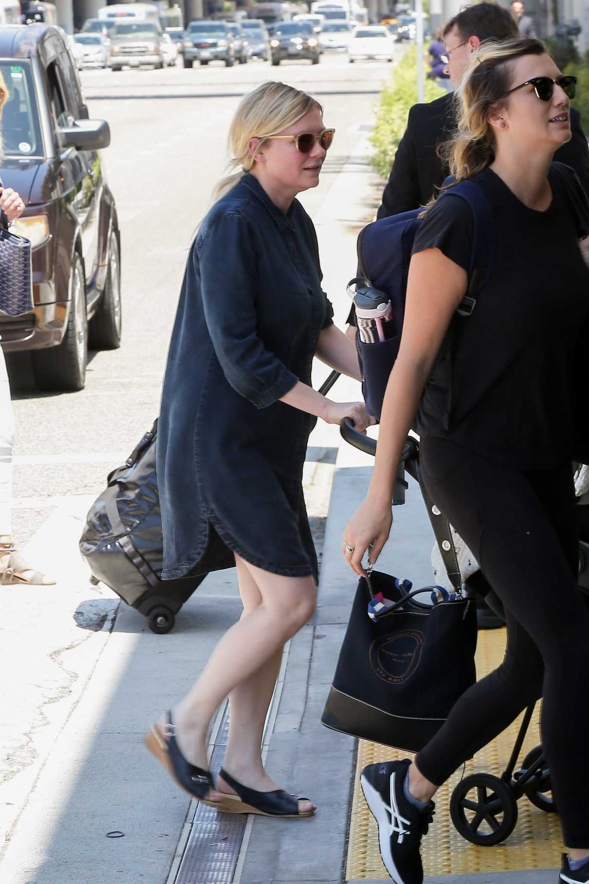 Kirsten Dunst Arrives at LAX Airport in Los Angeles 07/12/2018-3