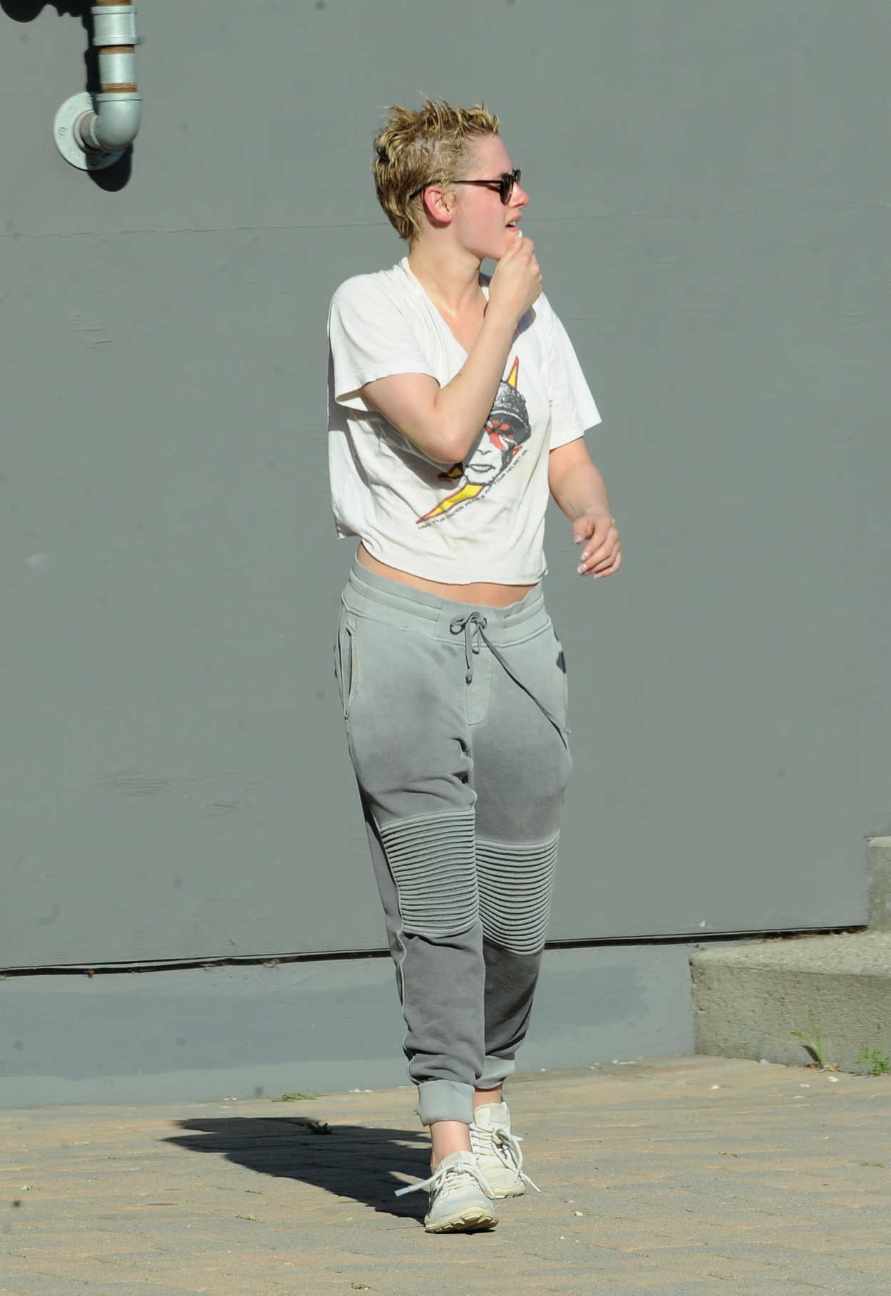 Kristen Stewart Leaves a Gym in Los Angeles 06/30/2018-5