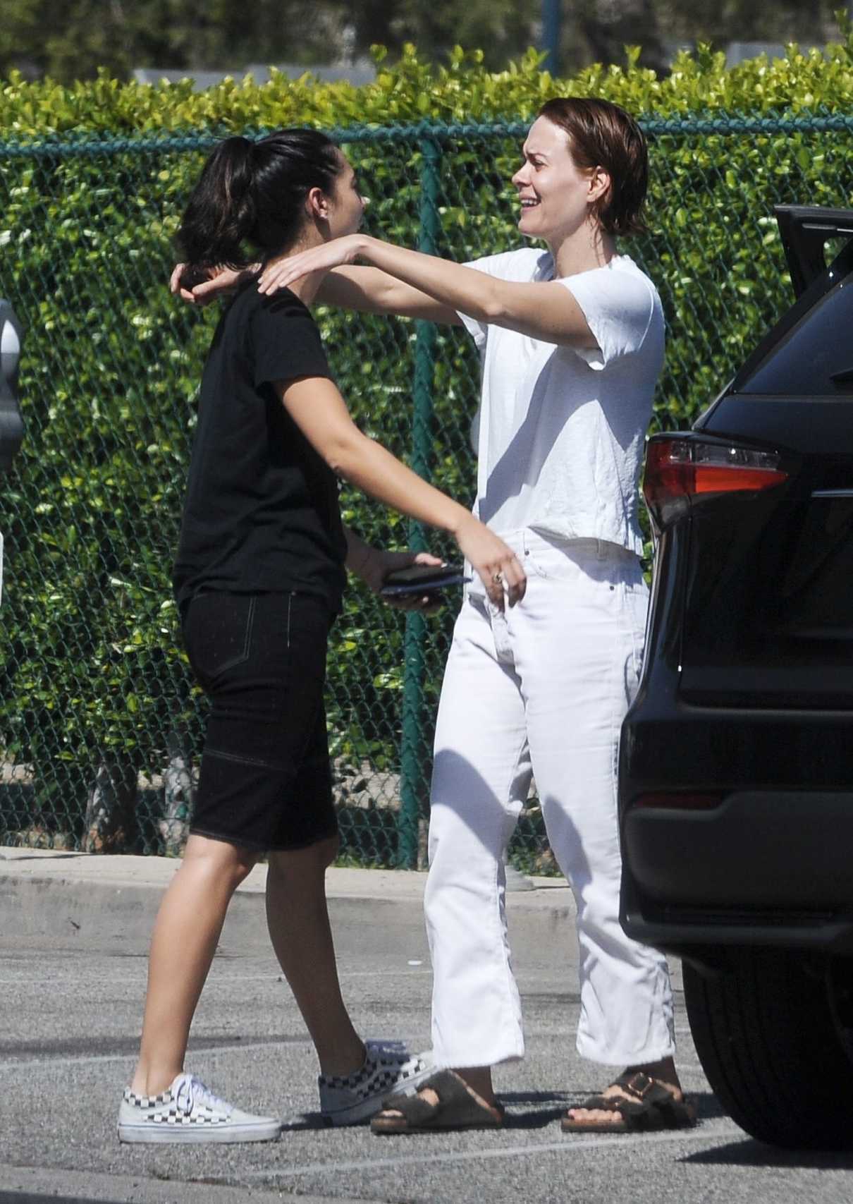 Sarah Paulson Hugs it Out with a Friend After a Salon Appointment in Los Angeles 07/13/2018-4
