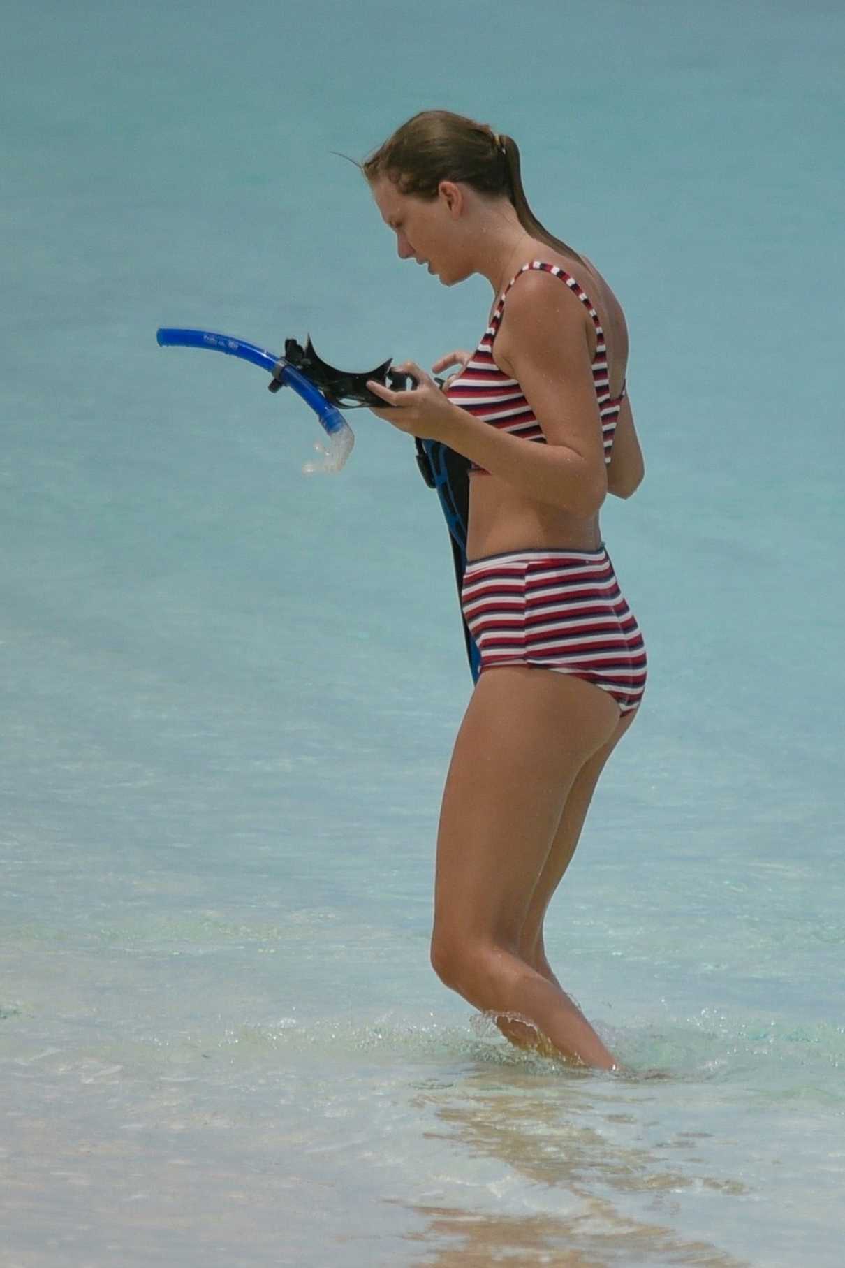 Taylor Swift in Bikini on the Beach in Turks and Caicos 07/04/2018-1