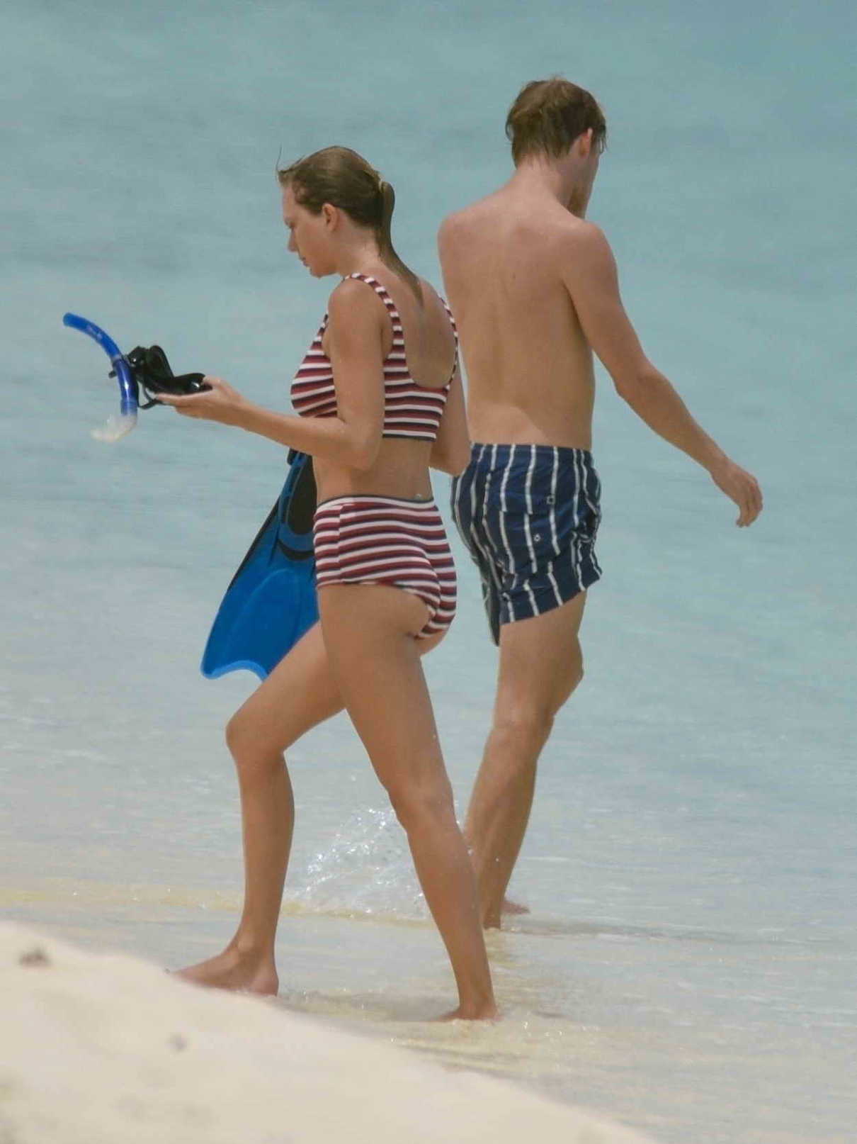 Taylor Swift in Bikini on the Beach in Turks and Caicos 07/04/2018-5