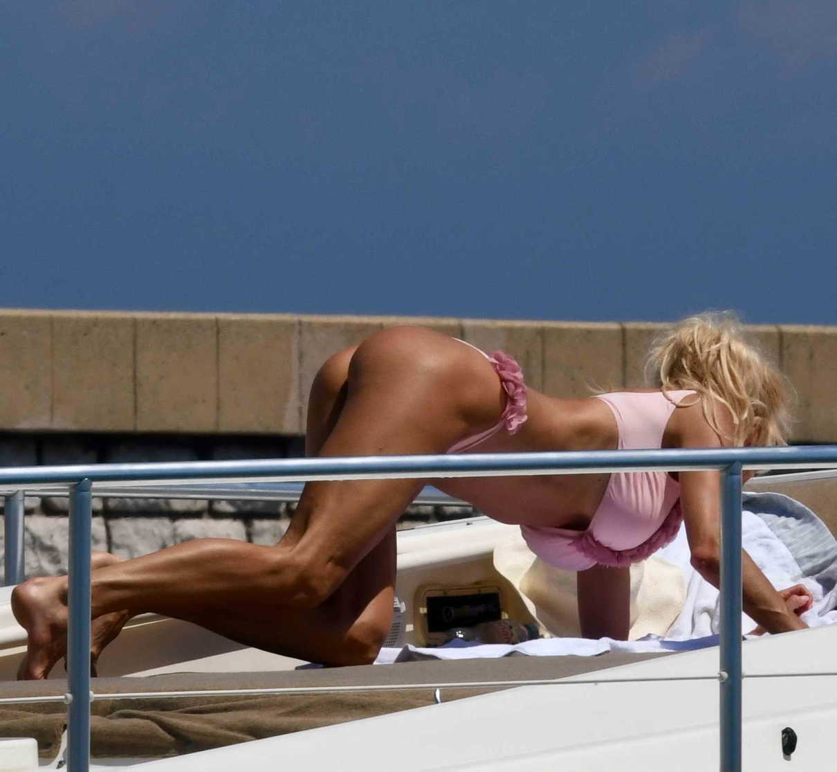 Victoria Silvstedt in Bikini on a Boat in the Bay of Saint Tropez 07/08/2018-5