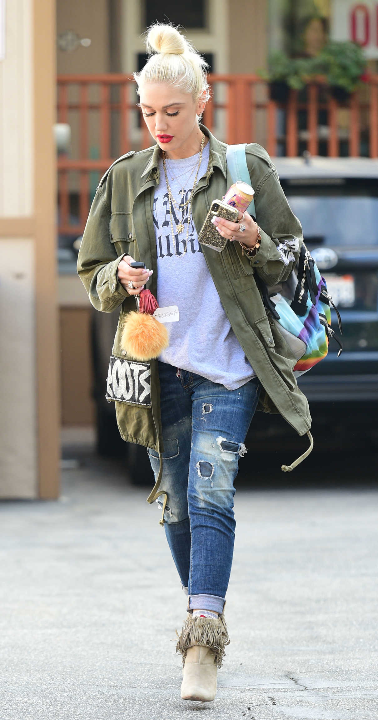 Gwen Stefani in a Blue Ripped Jeans