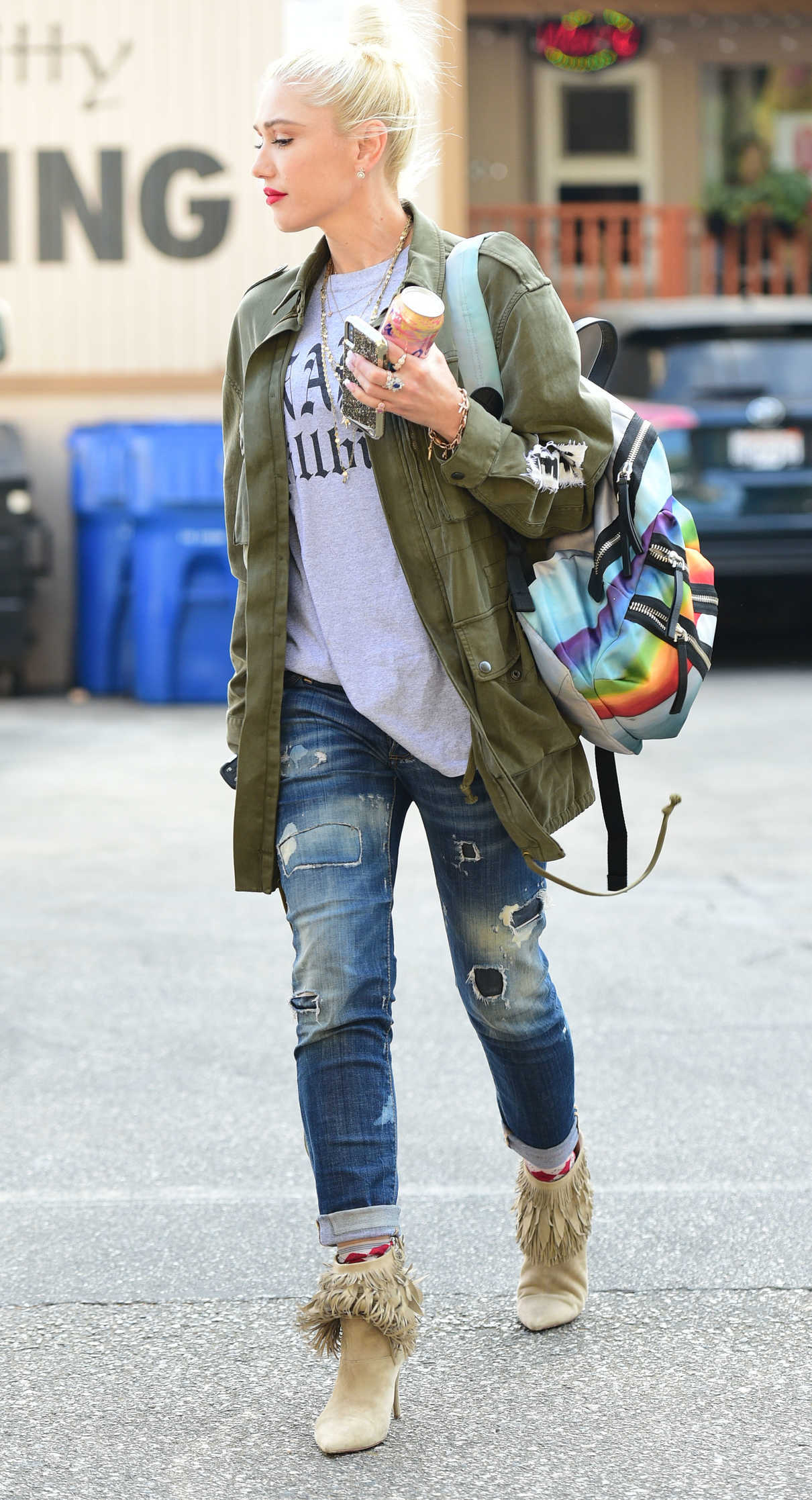 Gwen Stefani in a Blue Ripped Jeans