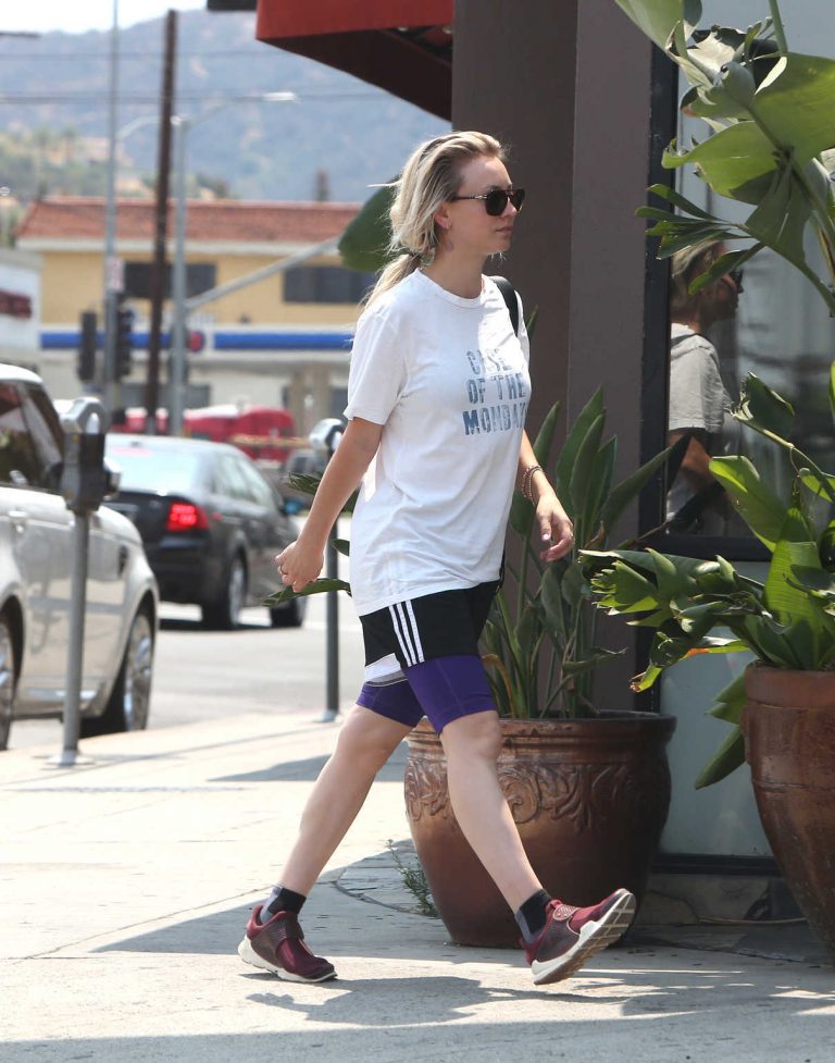 Kaley Cuoco in a White T-Shirt Heads to Sharky’s Woodfired Mexican ...