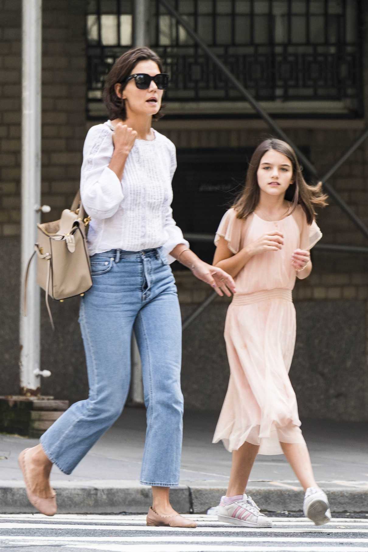 Katie Holmes Was Seen Out With Her Daughter Suri In New York City 08 01 2018 4 Lacelebs Co
