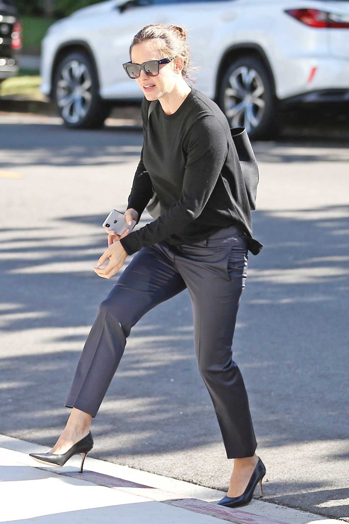 Jennifer Garner in a Gray Trousers