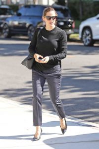 Jennifer Garner in a Gray Trousers