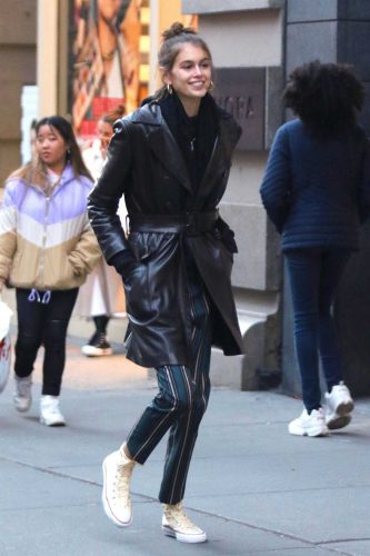 Kaia Gerber in a Black Leather Trench Coat Goes Shopping Out in NYC 10