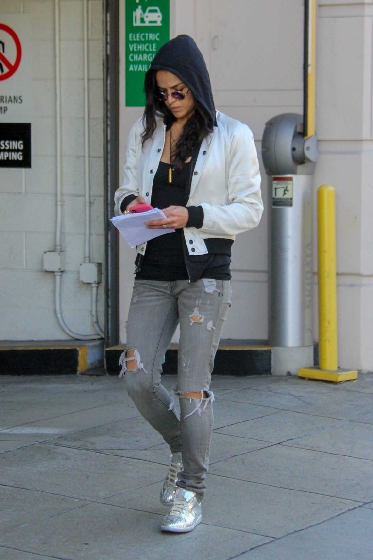 Michelle Rodriguez in a Gray Ripped Jeans Was Seen Out in Beverly Hills