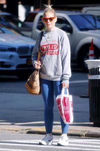 Sienna Miller in a Gray Sweatshirt