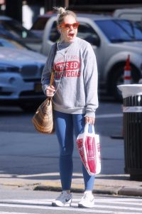 Sienna Miller in a Gray Sweatshirt