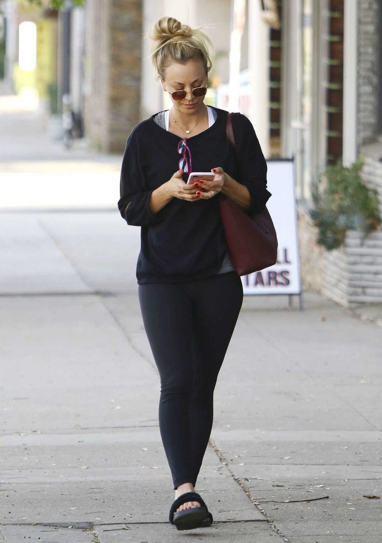 Kaley Cuoco in a Black Workout Clothes Was Seen Out in LA 11/13/2018 ...