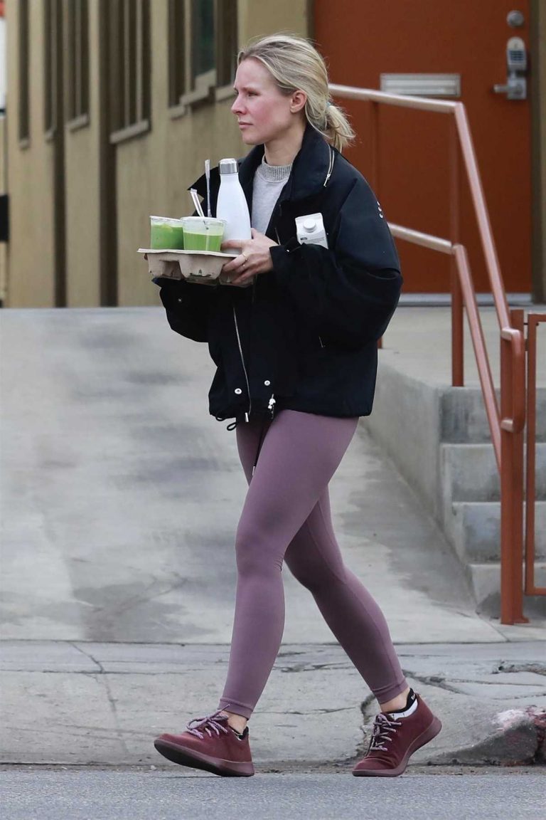 Kristen Bell in a Purple Leggings Hits the Gym in Los Feliz 11/19/2018