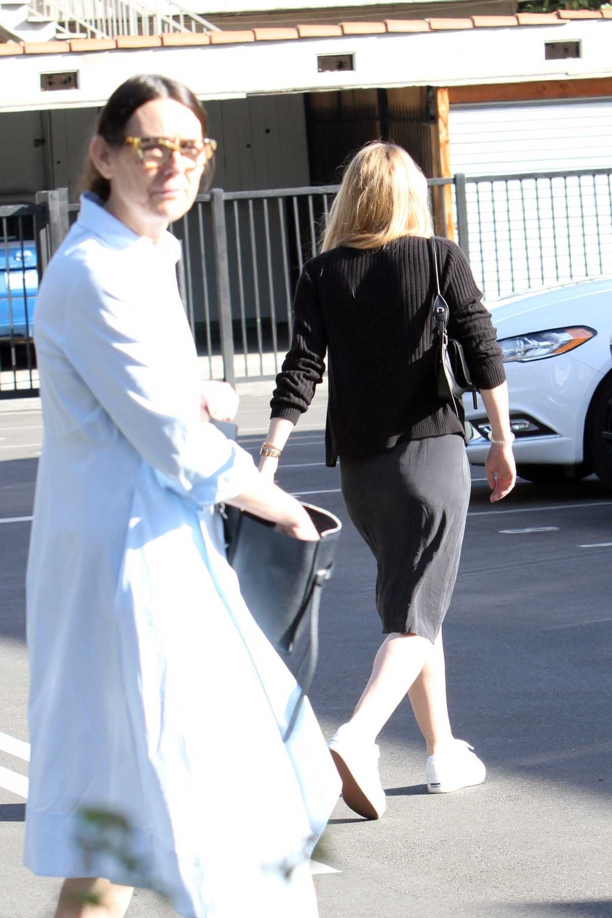 Dakota Fanning Out Shopping With Her Mom In Beverly Hills 12162018 5 Lacelebsco 8056