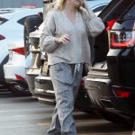 Jennie Garth Gets Some Christmas Shopping in Los Angeles 12/24/2018