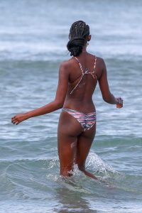 Mariane Calazan in Bikini