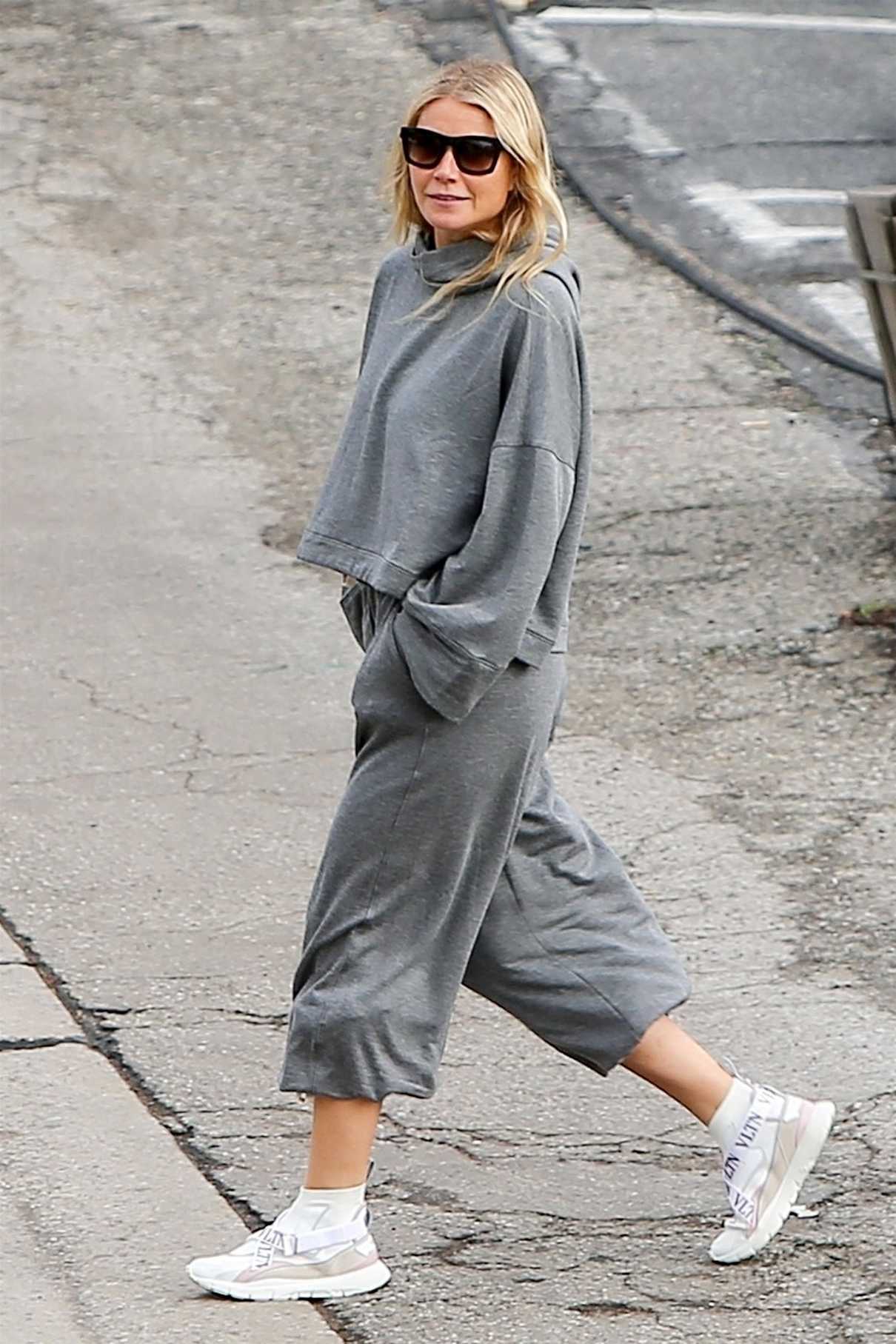 Gwyneth Paltrow in a Gray Jogging Suit Was Seen Out in Brentwood 01/13 ...